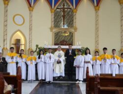 Bupati Humbang Hasundutan Ikuti Ibadah Minggu di Gereja Katolik Santo Fidelis 