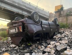 Kecelakaan Tunggal di Porsea: Mobil Terperosok ke Bekas Jembatan Lama Sungai Asahan, 5 Orang Luka-luka   