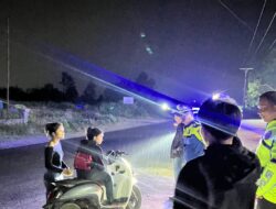 Cegah Balap Liar Hingga Dini Hari, Satlantas Polres Toba Patroli Blue Light di Malam Minggu